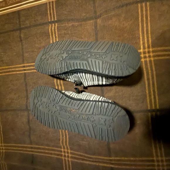 Hey dude Wally style shoes in like new condition size 12 in men - Picture 3 of 4